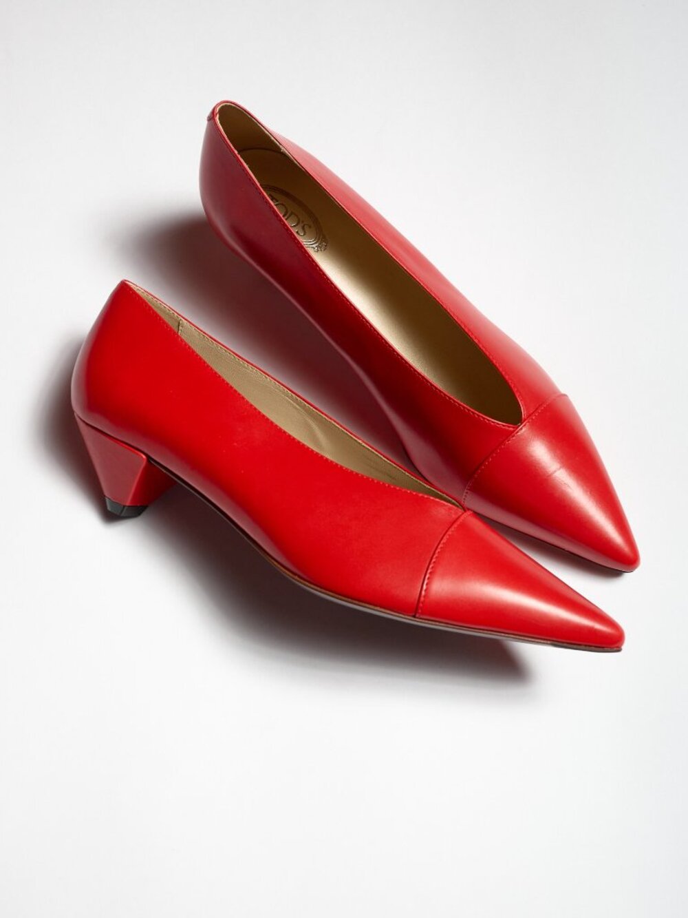 TOD'S Women's Red Leather Pointed Toe Pumps - Like New Made in Italy Size 38